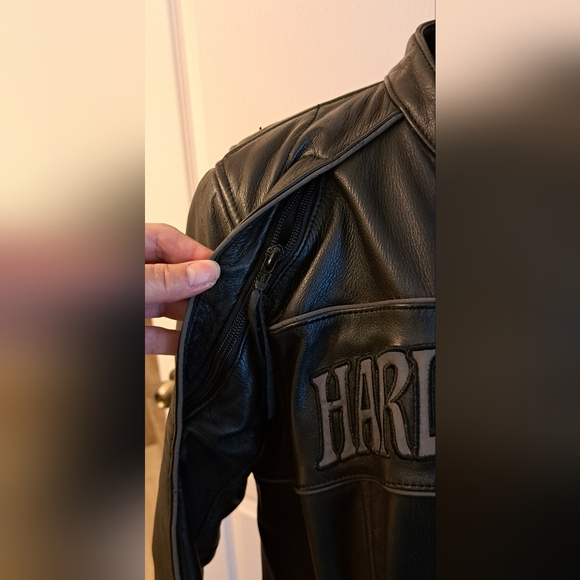 Harley Davidison Leather Coat - Picture 4 of 16